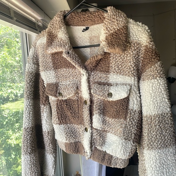 Tan and cream soft fuzzy cropped jacket size small - Picture 1 of 5